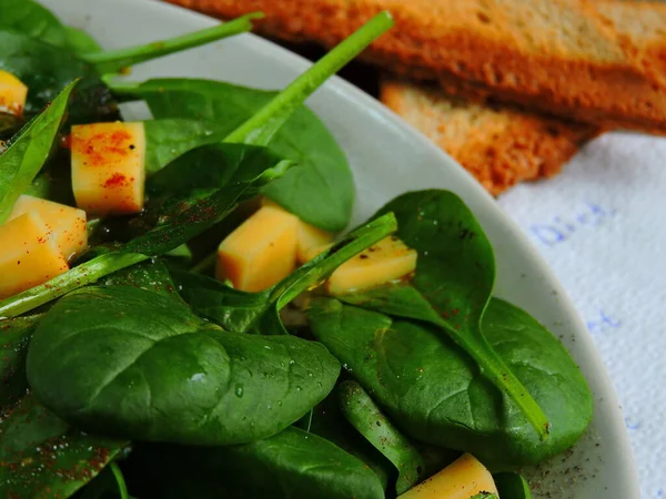 Dieta Almoço Com Espinafre Salada Aptidão Com Espinafre Uma Chapa — Fotografia de Stock