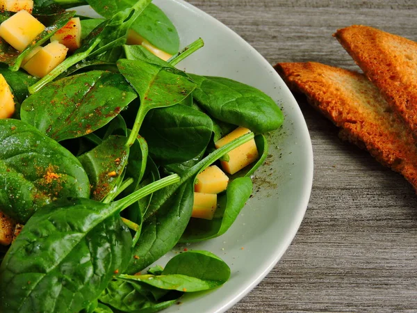 Dieta Almoço Com Espinafre Salada Aptidão Com Espinafre Uma Chapa — Fotografia de Stock