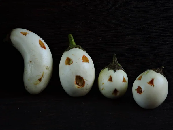 Ijesztő Zöldségek Halloweenkor Fehér Padlizsán Halloweenre Szellemzöldségek Halloweenkor — Stock Fotó