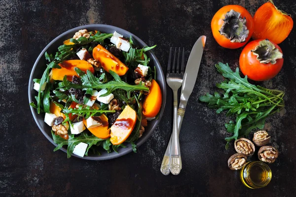 Insalata Con Cachi Rucola Formaggio Bianco Noci Keto Dieta Idea — Foto Stock