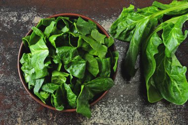 Ispanaklı kase. Düz yatıyordu.