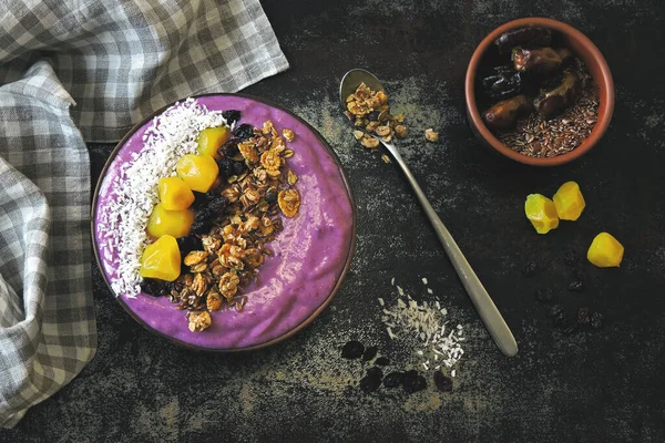 Colorido Desayuno Saludable Batidos Morados Con Granola Fruta Seca — Foto de Stock