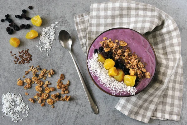 Colorido Desayuno Saludable Batidos Morados Con Granola Fruta Seca — Foto de Stock