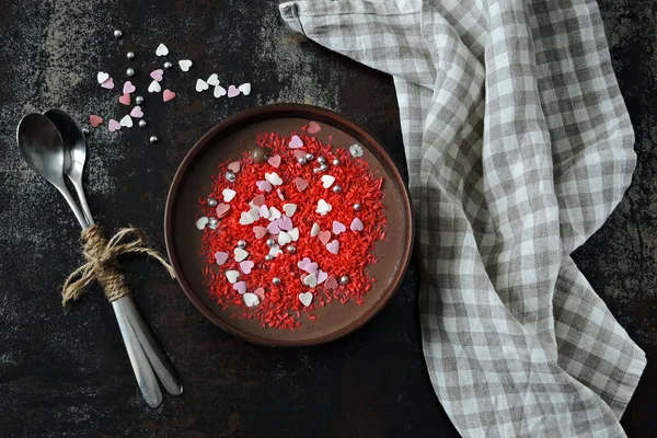 Budín Chocolate Tazón Decorado Con Corazones Decoraciones Del Día San — Foto de Stock