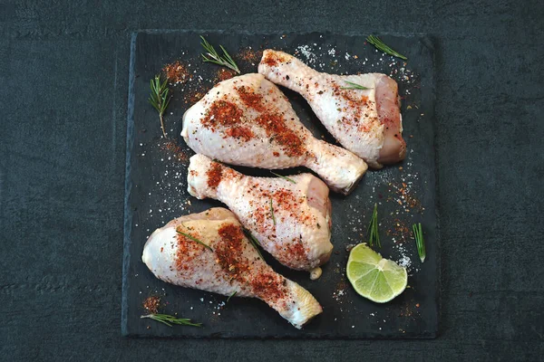 Marinated Raw Chicken Legs Dark Stone Board — Stock Photo, Image