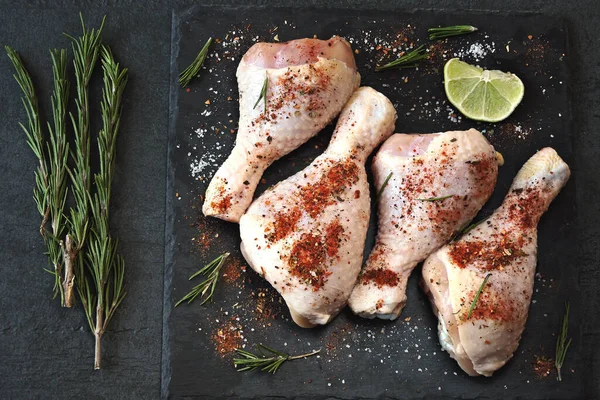 Marinated Raw Chicken Legs Dark Stone Board — Stock Photo, Image