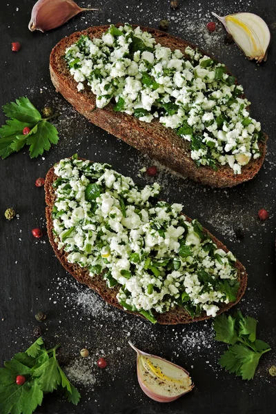 Curd Sandwiches Stone Board Open Sandwiches Cottage Cheese Greens Garlic — Stock Photo, Image