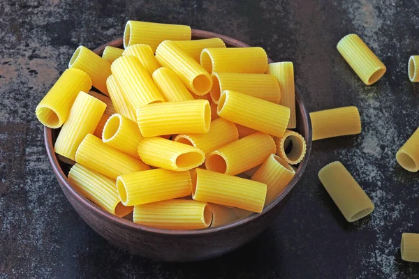 Massa Rigatoni Crua Uma Tigela — Fotografia de Stock