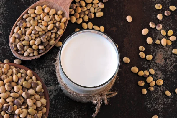 Keto Dricker Sojamjölk Och Sojabönor Keto Diet Vegansk Mjölk Begreppet — Stockfoto