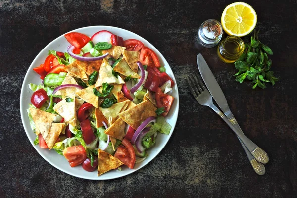 Middle Eastern Salad Fattoush Vegetables Pita Bright Healthy Vegan Salad — Stock Photo, Image