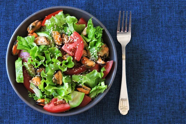Gesunder Salat Mit Avocado Und Muscheln Keto Mittagessen Keto Diät — Stockfoto