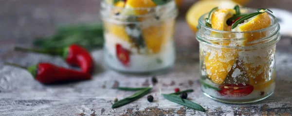 Fermentierte Zitronen Glas Salzige Eingelegte Zitrone Probiotika Und Fermentierte Lebensmittel — Stockfoto