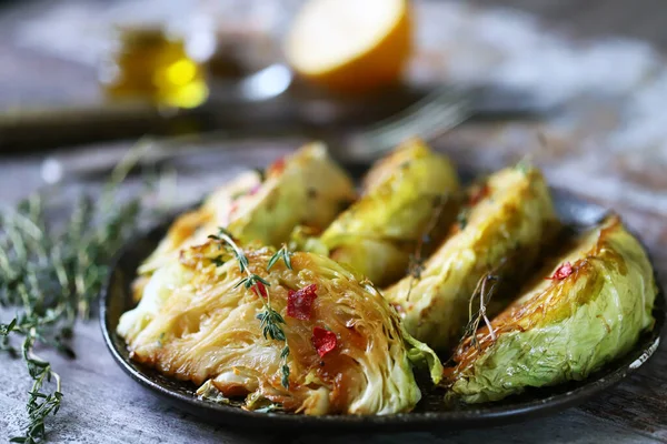 Col Rebanada Horno Con Especias Rebanadas Col Horno Comida Otoño —  Fotos de Stock