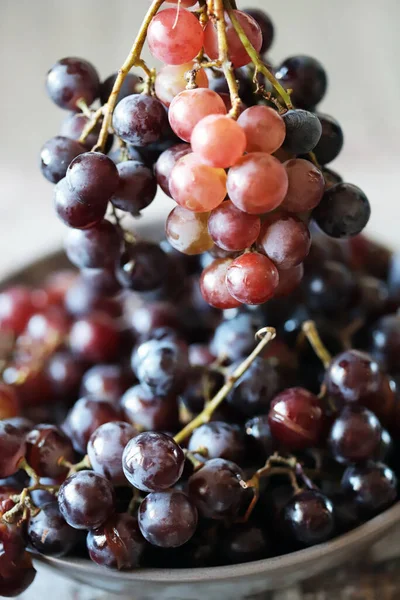 新鲜多汁的葡萄 成熟的葡萄 收获的葡萄 — 图库照片