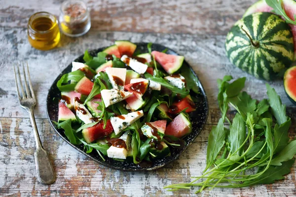 Sund Sallad Med Ruccola Blåmögelost Och Minivattenmelon Höstens Vattenmelonsallad Keto — Stockfoto