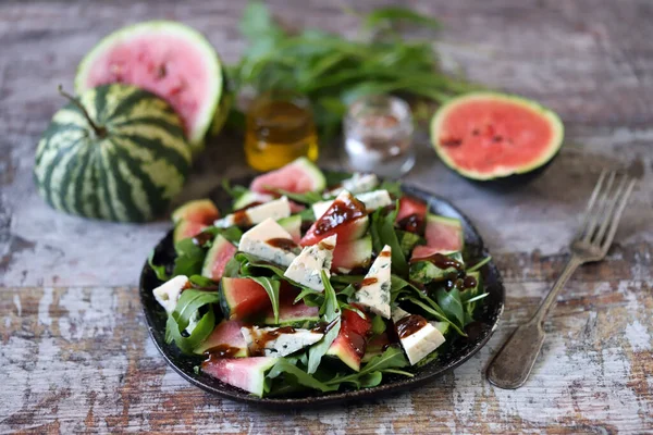 Sund Sallad Med Ruccola Blåmögelost Och Minivattenmelon Höstens Vattenmelonsallad Keto — Stockfoto