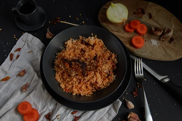 Arroz Frito Com Carne Uma Chapa — Fotografia de Stock