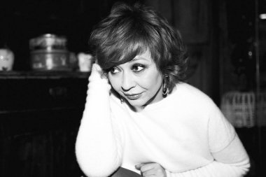  Yetişkin bir kadının portresi