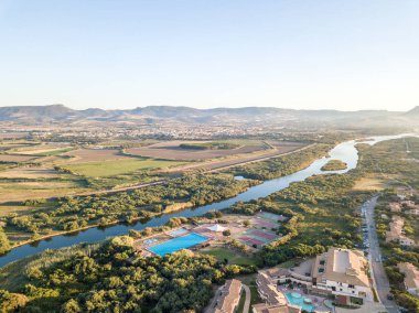 Turistik Köyü Sardunya t alınan Coghinas Nehri yakınında