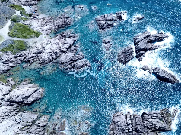 Luchtfoto van het gedreun van de prachtige zee van Sardinië — Stockfoto