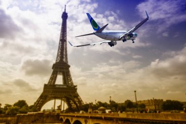 Paris'te Eyfel Kulesi.