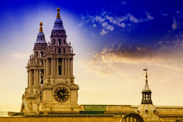 Die uhr in st pauls kathedrale — Stockfoto