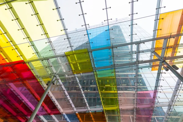 Vitray Londra sarayları arasında.