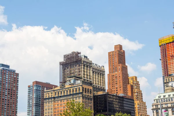Old skyscrapers in Manhattan — Stock Photo, Image