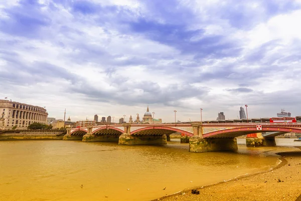 Piękne Niebo Nad Blackfriars Brdige Londyn — Zdjęcie stockowe