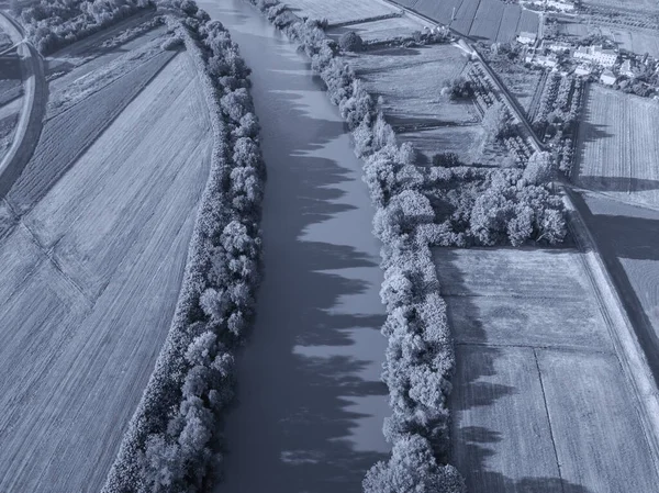 Vista aérea del río Arno entre campos cultivados — Foto de Stock