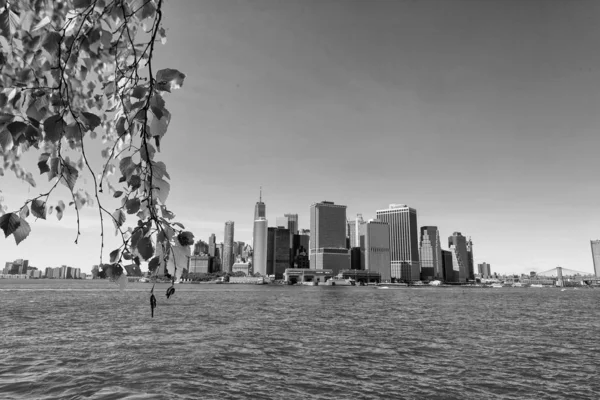 Vue magnifique de Downotown Manhattan depuis Governors Island, NYC — Photo