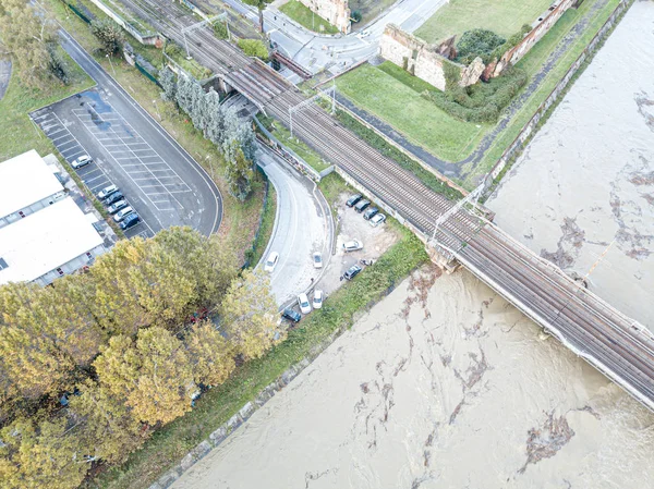 Aerial view of swallen river Arno, Pisa, Italy — Stock Photo, Image