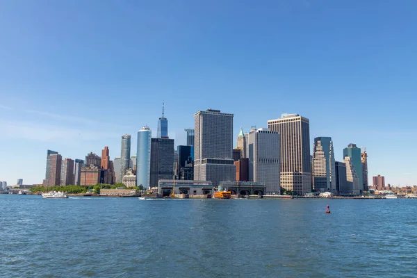 Splendida vista di Downotown Manhattan dal Governors Island, NYC — Foto Stock