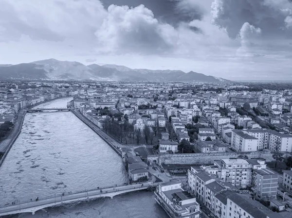 Aerial view of the Arno river during flood, Pisa, Italy — Stock Photo, Image