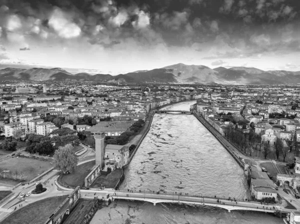 Aerial view of the Arno river during flood, Pisa, Italy — Stock Photo, Image