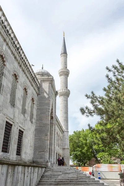 이스탄불에 있는 모스크의 탑의 세부 사항 — 스톡 사진