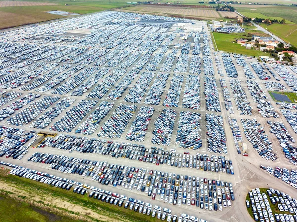 Gümrük otoparkının hava görüntüsü.