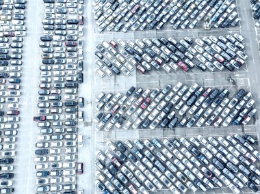 Gümrük otoparkının hava görüntüsü.
