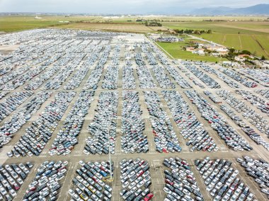 Gümrük otoparkının hava görüntüsü.