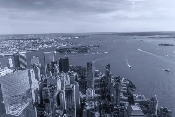 Luftaufnahme von Wolkenkratzern in Lower Manhattan — Stockfoto