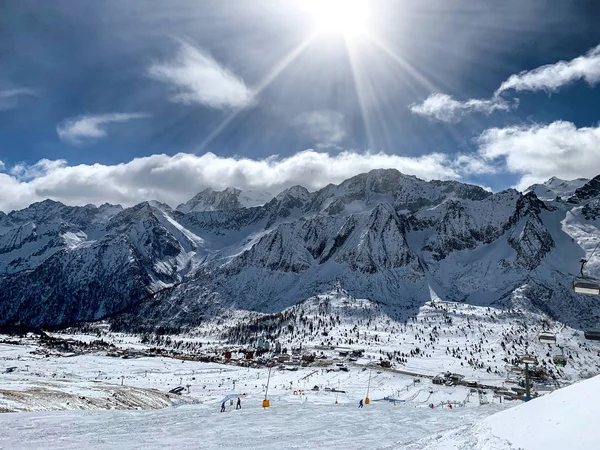 Beautiful panorama of the snow-capped mountains of the Tonale Pa — Stock Photo, Image