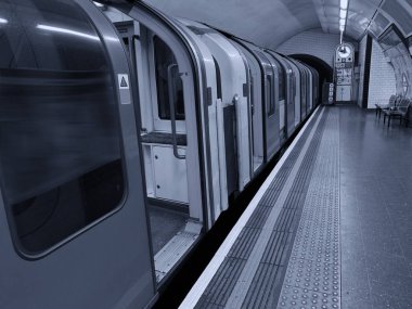 Metro vagonu İstasyonu, Londra hazır durdu