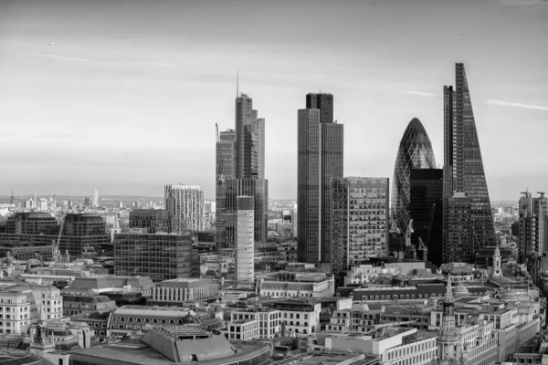 Nuevo horizonte de Londres al atardecer — Foto de Stock