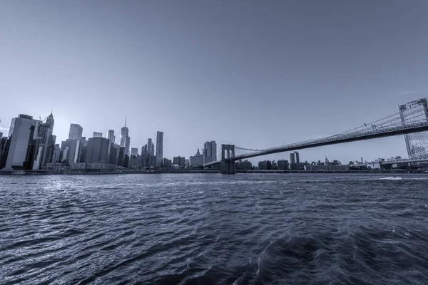 Manhattan Skyline i most Brooklyński — Zdjęcie stockowe