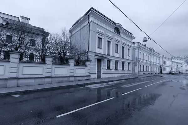 Bâtiment typique le long des rues de Moscou — Photo