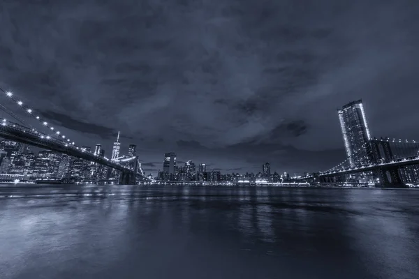 Бруклин и Манхэттенский мост из Бруклина, Нью-Йорк — стоковое фото