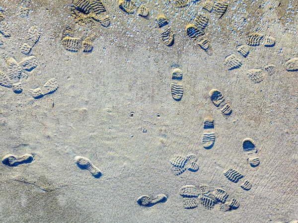 Passos de pés na praia — Fotografia de Stock