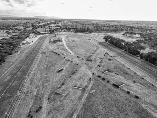 Letecký pohled na závodní dráhu, fotografie pořízené dronem — Stock fotografie