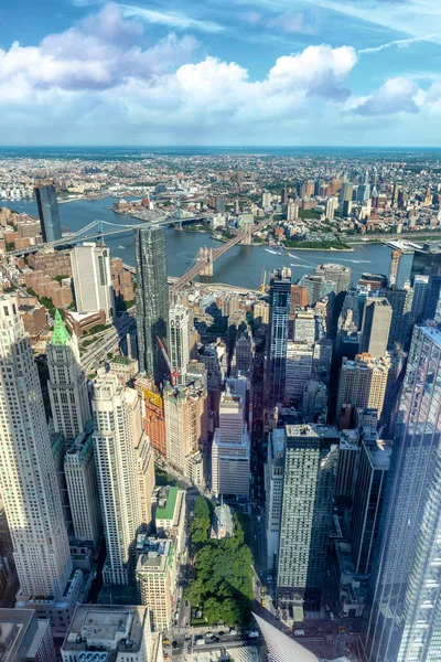 Manhattan aerial View with its bridges, Brooklyn Bridge and Manh — Stock Photo, Image