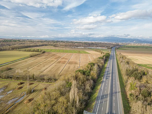 Vista aérea de la carretera entre las zonas rurales, Toscana, — Foto de Stock